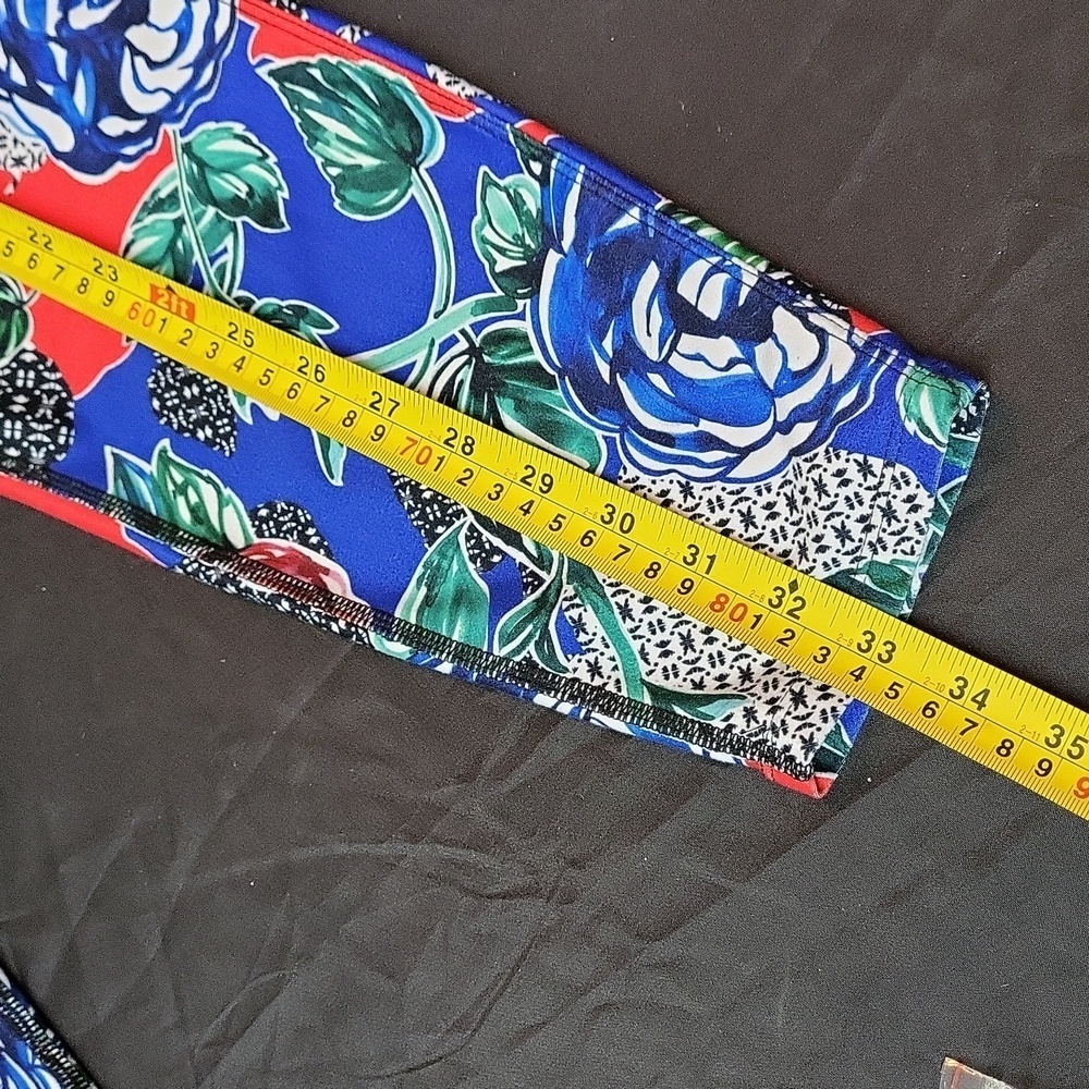Betsey Johnson Floral Cropped Leggings - Picture 5 of 11